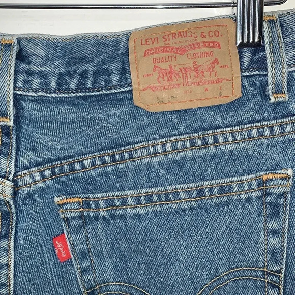 Levi’s 550 Classic Relaxed Destroyed Denim Shorts - Picture 3 of 5